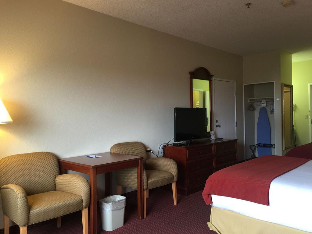 Baymont Inn & Suites By Wyndham Holbrook Zewnętrze zdjęcie